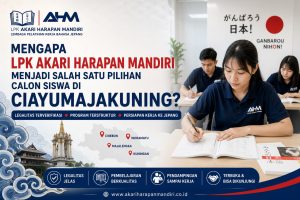 Suasana pembelajaran bahasa Jepang di LPK Akari Harapan Mandiri, Cirebon, sebagai persiapan kerja ke Jepang bagi calon siswa dari wilayah Ciayumajakuning.